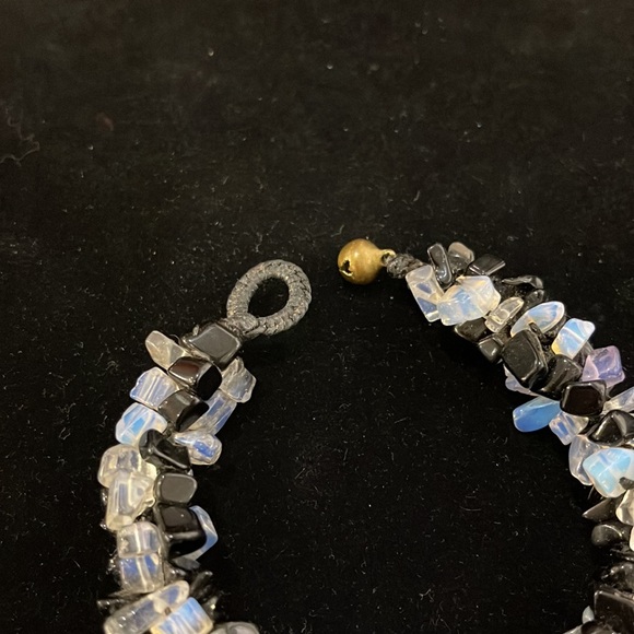 Beautiful opalescent chips mixed with onyx clear quartz crystal bracelet - Picture 2 of 10